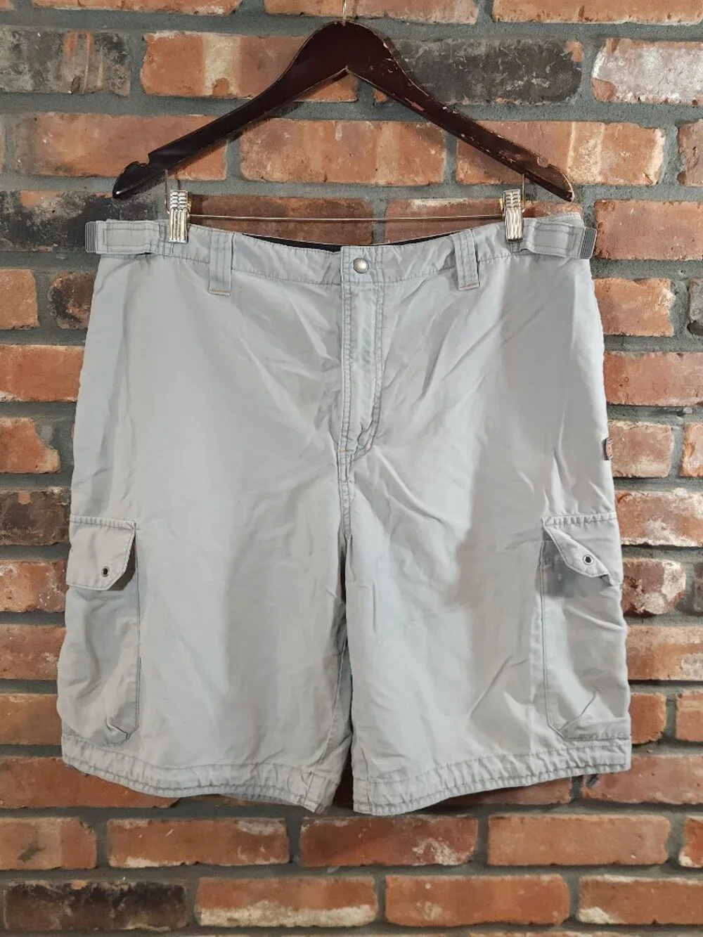 Vintage Old Navy Cargo Shorts in Gray Y2K Gorpcore Utility Casual Summer Men's L